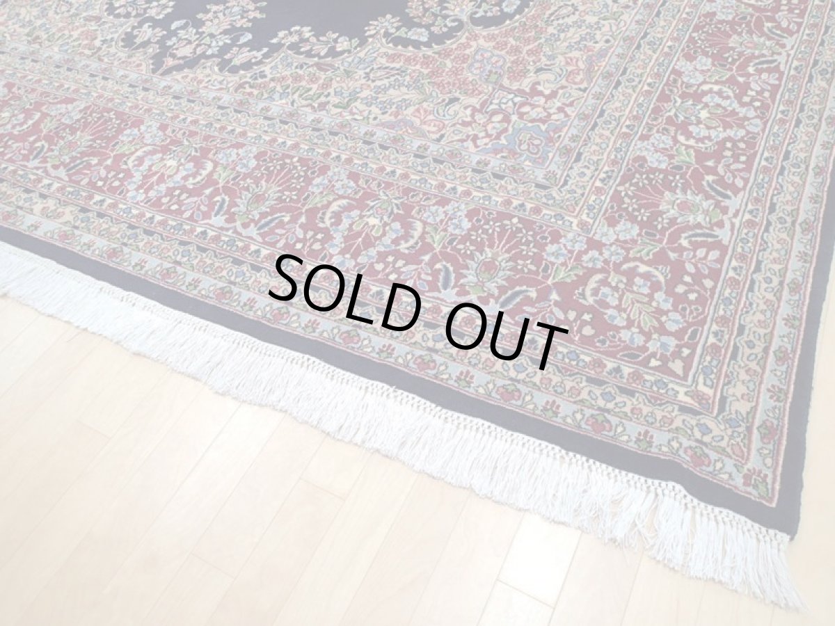 画像10: 極上美品 ペルシャ 絨毯 ケルマン 4.3m リビング ダイニング 10帖 3人掛けソファ コーナーソファ 大判 サイズ 430 x 300 cm 105 工房名入り ウール 手織り トライバル ラグ ハンドメイド マット カーペット 紺 色鮮やかな花柄  ヴィンテージ ビンテージ (10)