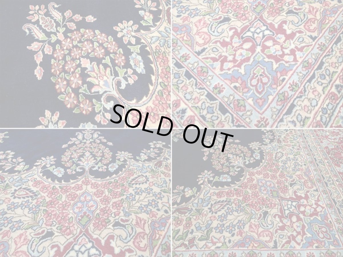 画像16: 極上美品 ペルシャ 絨毯 ケルマン 4.3m リビング ダイニング 10帖 3人掛けソファ コーナーソファ 大判 サイズ 430 x 300 cm 105 工房名入り ウール 手織り トライバル ラグ ハンドメイド マット カーペット 紺 色鮮やかな花柄  ヴィンテージ ビンテージ (16)