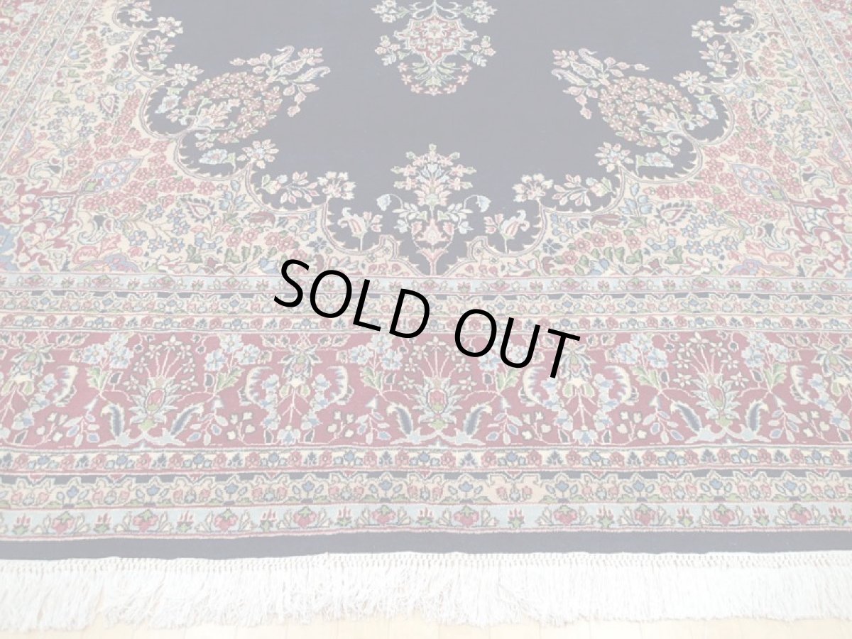 画像6: 極上美品 ペルシャ 絨毯 ケルマン 4.3m リビング ダイニング 10帖 3人掛けソファ コーナーソファ 大判 サイズ 430 x 300 cm 105 工房名入り ウール 手織り トライバル ラグ ハンドメイド マット カーペット 紺 色鮮やかな花柄  ヴィンテージ ビンテージ (6)