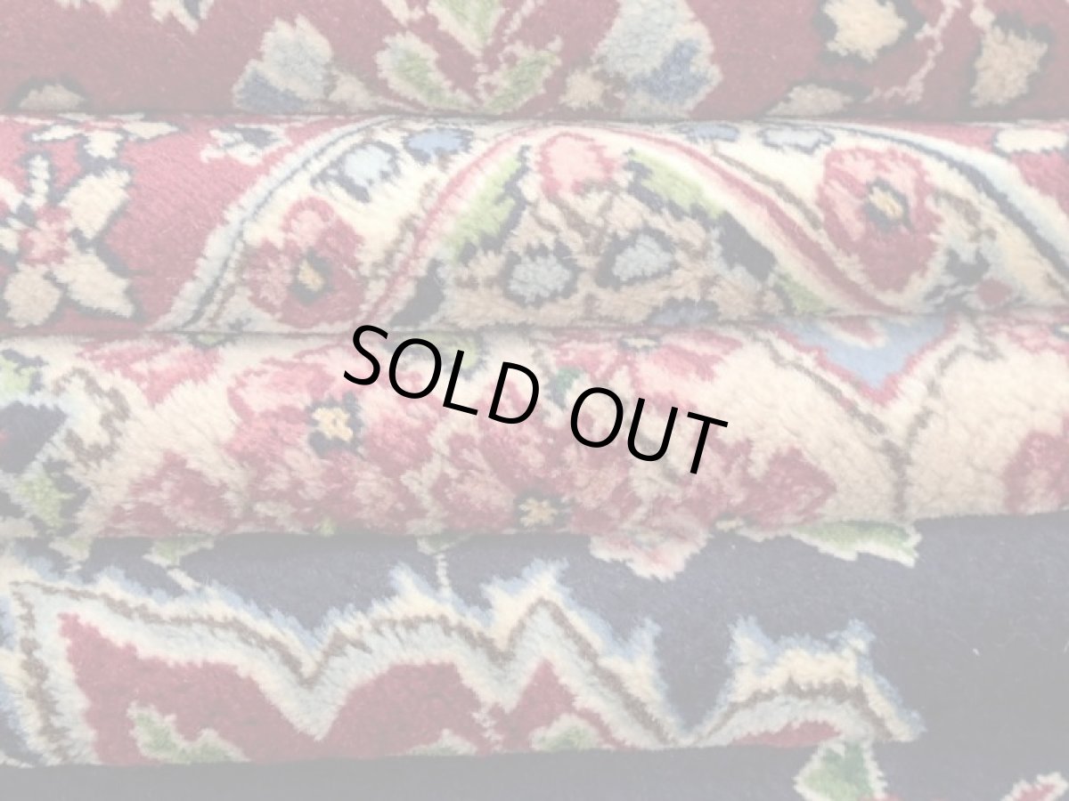 画像13: 極上美品 ペルシャ 絨毯 ケルマン 4.3m リビング ダイニング 10帖 3人掛けソファ コーナーソファ 大判 サイズ 430 x 300 cm 105 工房名入り ウール 手織り トライバル ラグ ハンドメイド マット カーペット 紺 色鮮やかな花柄  ヴィンテージ ビンテージ (13)