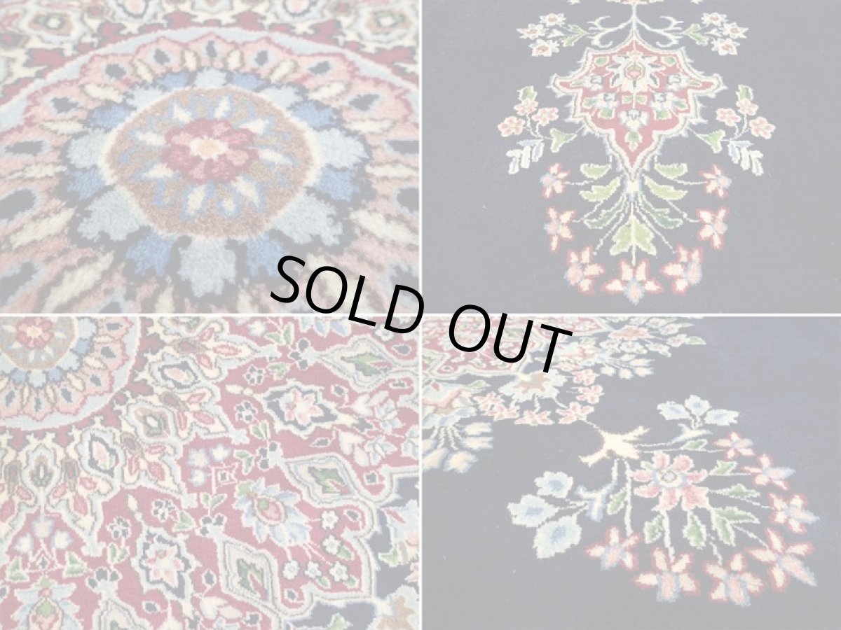 画像17: 極上美品 ペルシャ 絨毯 ケルマン 4.3m リビング ダイニング 10帖 3人掛けソファ コーナーソファ 大判 サイズ 430 x 300 cm 105 工房名入り ウール 手織り トライバル ラグ ハンドメイド マット カーペット 紺 色鮮やかな花柄  ヴィンテージ ビンテージ (17)