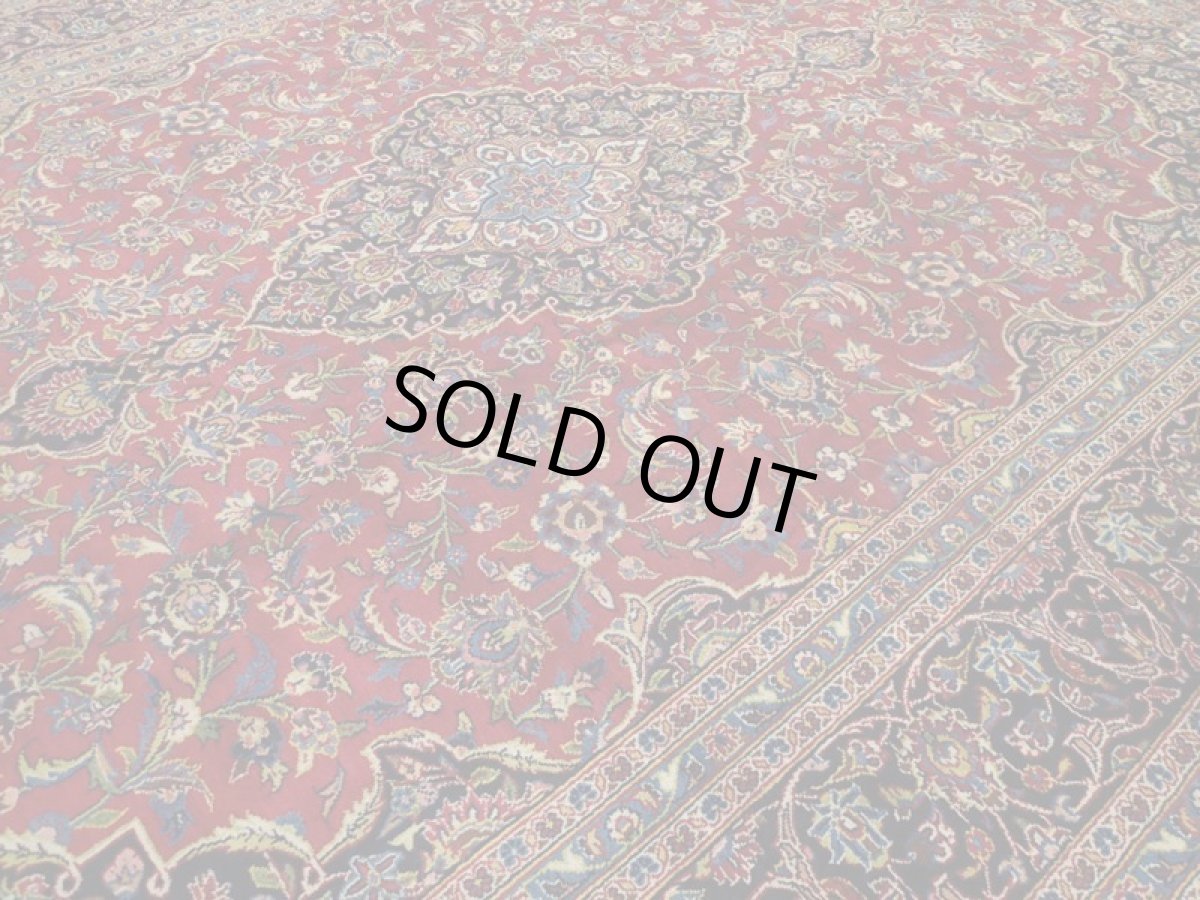 画像8: 美品 ペルシャ 絨毯 カシャーン リビング ダイニング 大判 3.8m 10畳 3人掛けソファ サイズ  375 x 265 cm z113 肉厚 ウール 手織り トライバル ラグ 天然 敷物 マット カーペット 赤 メダリオン ヴィンテージ ビンテージ (8)