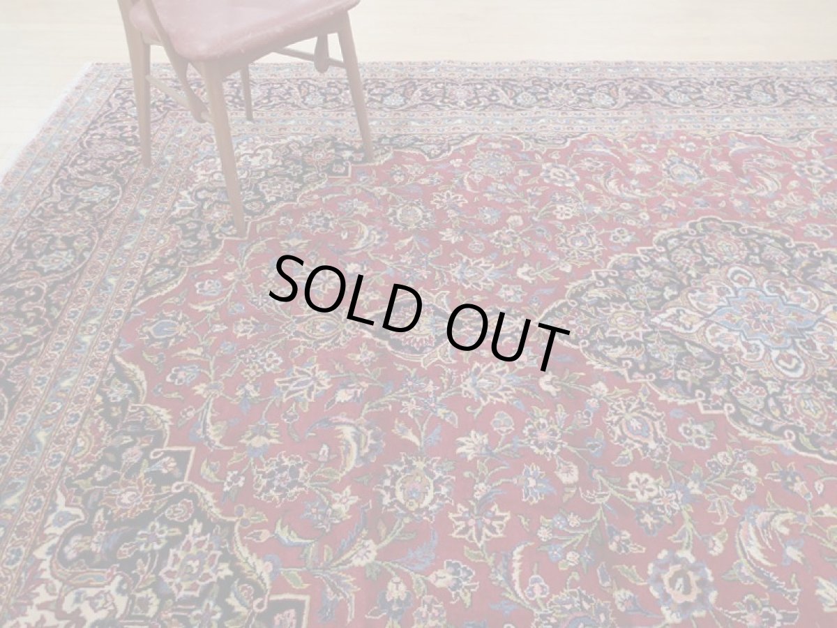 画像2: 美品 ペルシャ 絨毯 カシャーン リビング ダイニング 大判 3.8m 10畳 3人掛けソファ サイズ  375 x 265 cm z113 肉厚 ウール 手織り トライバル ラグ 天然 敷物 マット カーペット 赤 メダリオン ヴィンテージ ビンテージ (2)