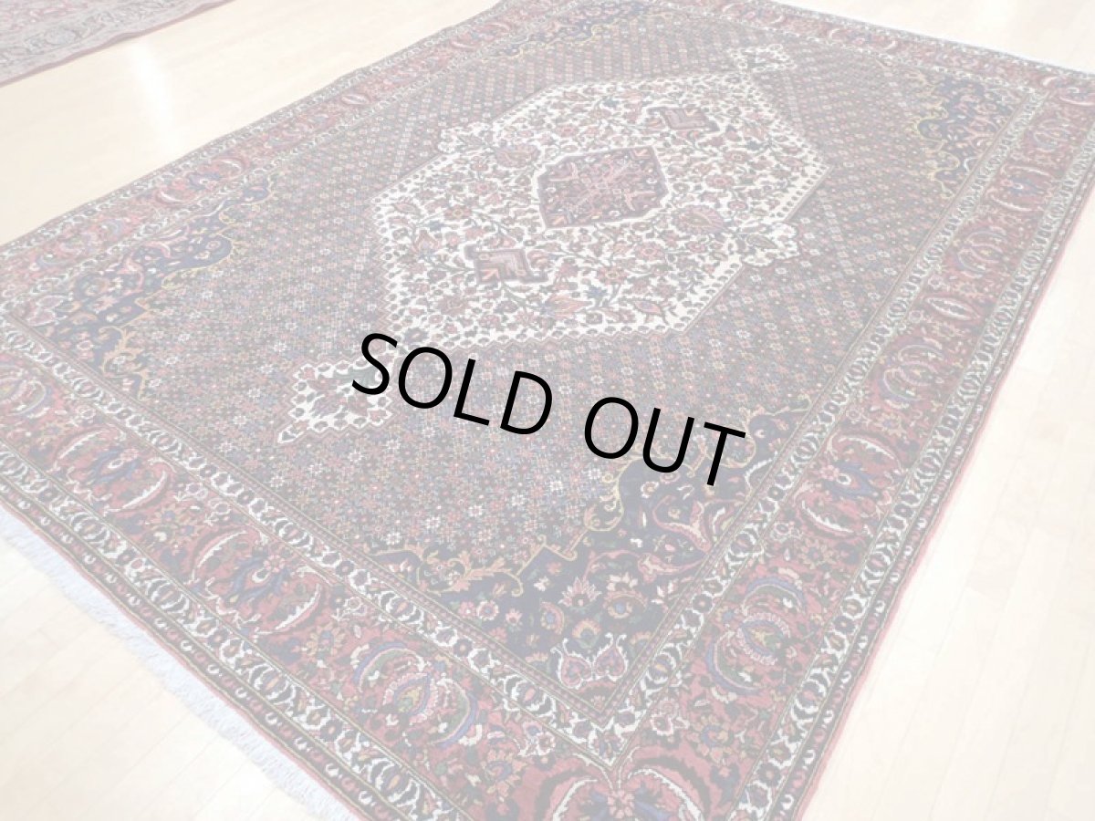 画像3: 新品同様 デッドストック 経年100年〜 ペルシャ 絨毯 バクティヤリ リビング ダイニング 大判 3.8m 10畳 3人掛けソファ サイズ 375 x 265 cm 170 天然 草木染 ウール 手織り トライバル ラグ 敷物 マット カーペット アンティーク ヴィンテージ ビンテージ (3)