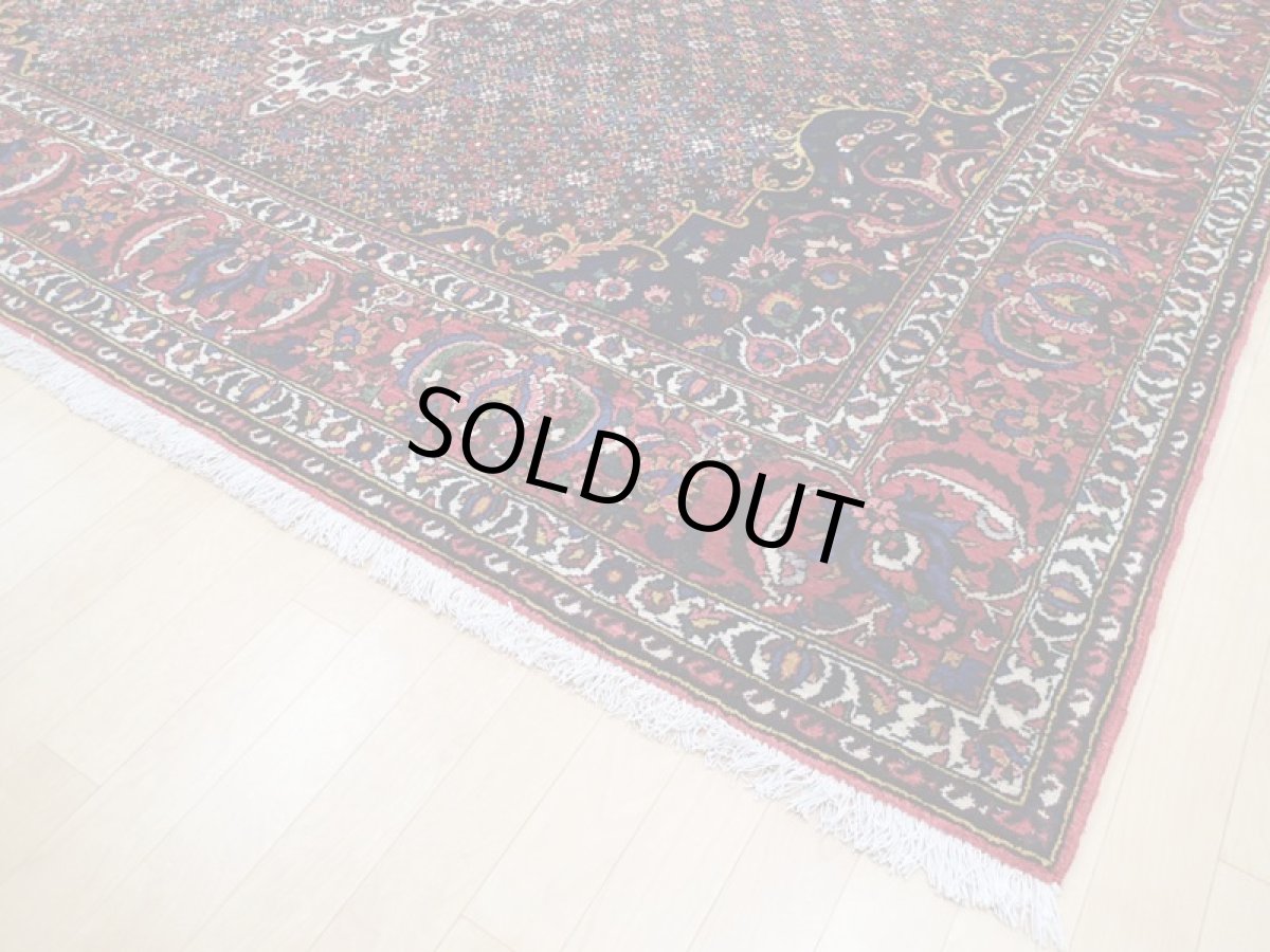 画像11: 新品同様 デッドストック 経年100年〜 ペルシャ 絨毯 バクティヤリ リビング ダイニング 大判 3.8m 10畳 3人掛けソファ サイズ 375 x 265 cm 170 天然 草木染 ウール 手織り トライバル ラグ 敷物 マット カーペット アンティーク ヴィンテージ ビンテージ (11)