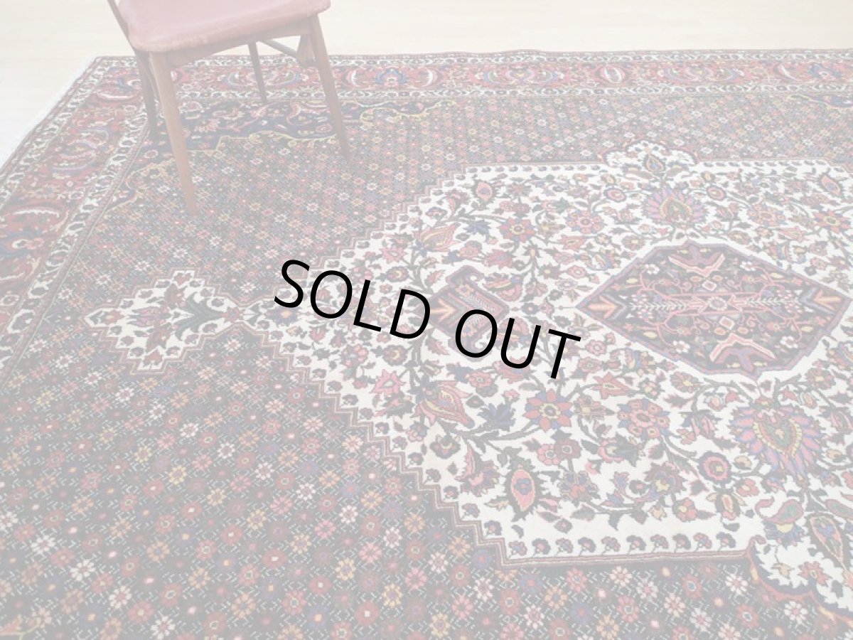 画像5: 新品同様 デッドストック 経年100年〜 ペルシャ 絨毯 バクティヤリ リビング ダイニング 大判 3.8m 10畳 3人掛けソファ サイズ 375 x 265 cm 170 天然 草木染 ウール 手織り トライバル ラグ 敷物 マット カーペット アンティーク ヴィンテージ ビンテージ (5)