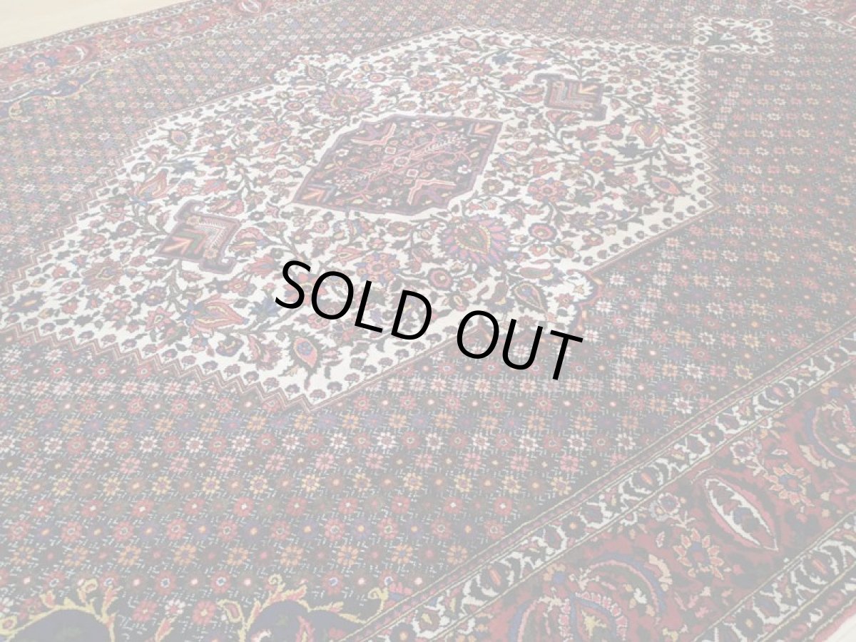 画像10: 新品同様 デッドストック 経年100年〜 ペルシャ 絨毯 バクティヤリ リビング ダイニング 大判 3.8m 10畳 3人掛けソファ サイズ 375 x 265 cm 170 天然 草木染 ウール 手織り トライバル ラグ 敷物 マット カーペット アンティーク ヴィンテージ ビンテージ (10)