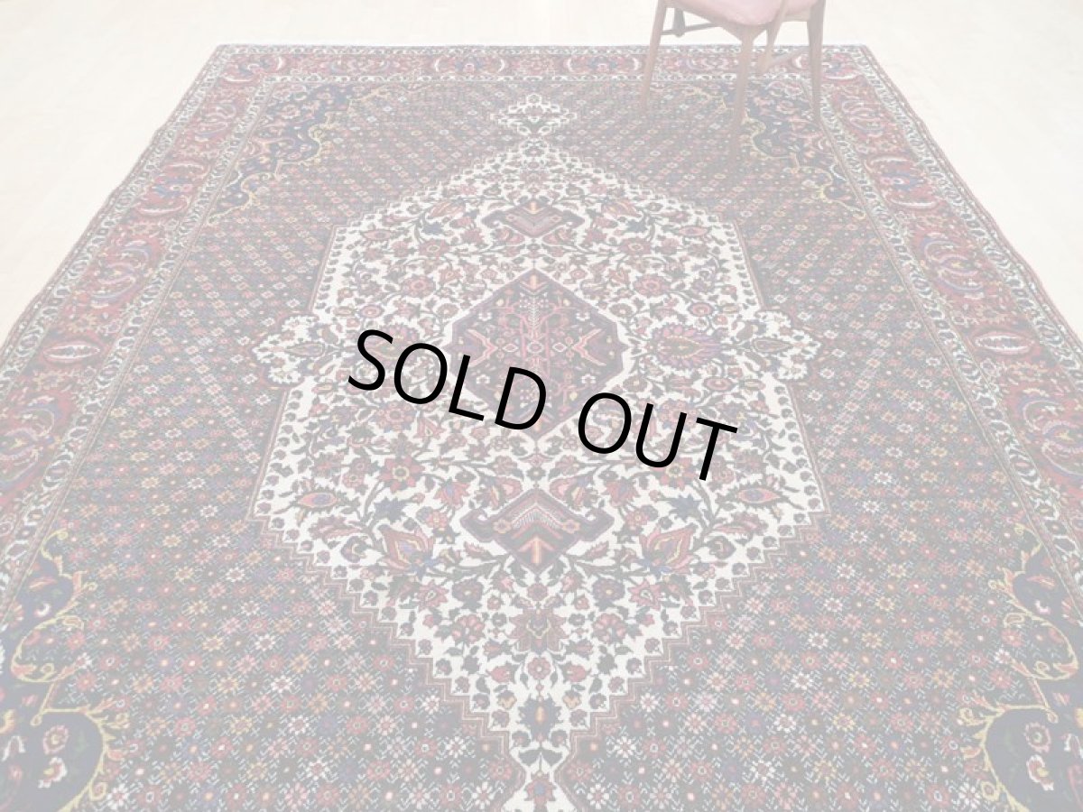 画像6: 新品同様 デッドストック 経年100年〜 ペルシャ 絨毯 バクティヤリ リビング ダイニング 大判 3.8m 10畳 3人掛けソファ サイズ 375 x 265 cm 170 天然 草木染 ウール 手織り トライバル ラグ 敷物 マット カーペット アンティーク ヴィンテージ ビンテージ (6)