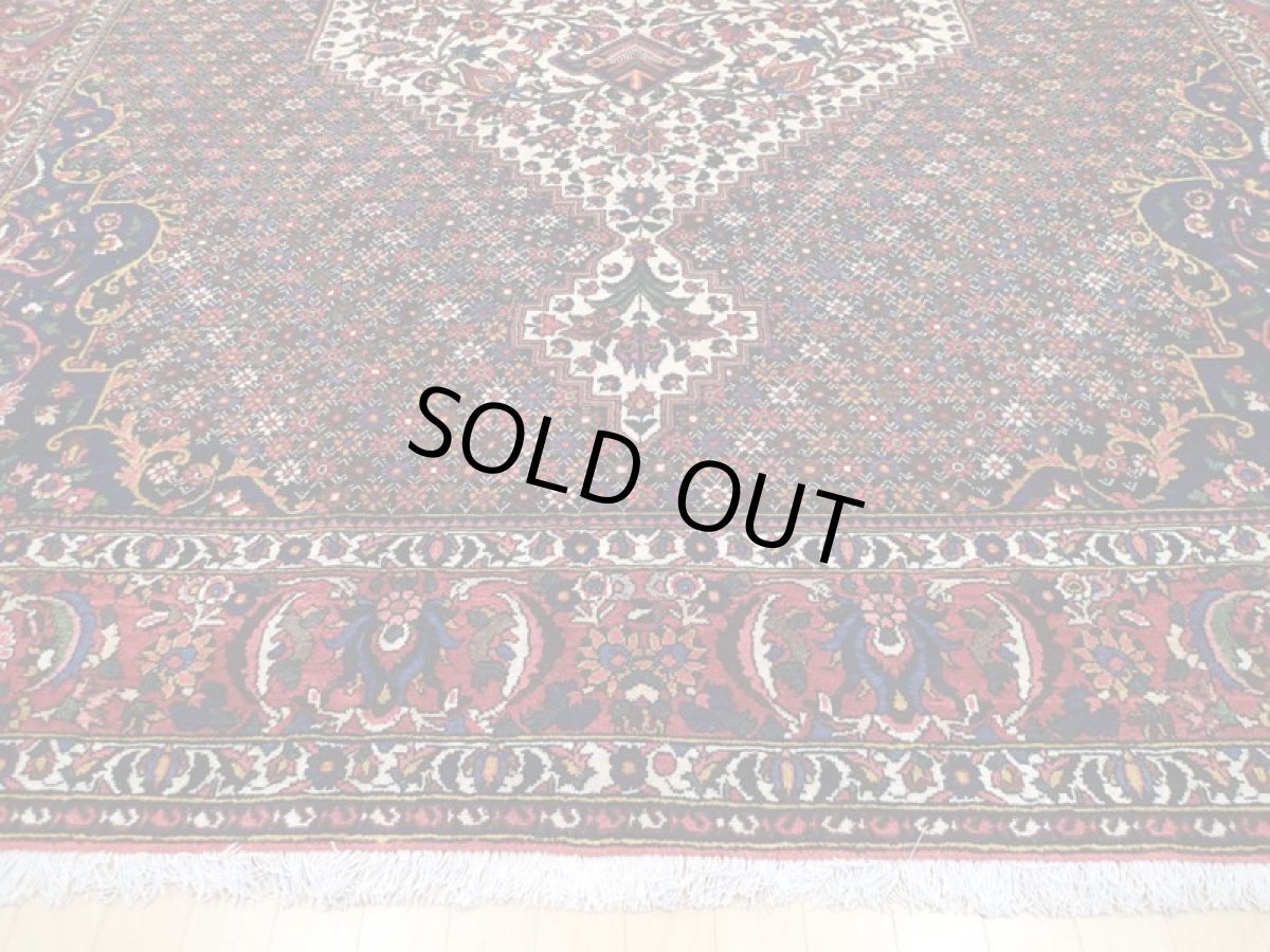 画像8: 新品同様 デッドストック 経年100年〜 ペルシャ 絨毯 バクティヤリ リビング ダイニング 大判 3.8m 10畳 3人掛けソファ サイズ 375 x 265 cm 170 天然 草木染 ウール 手織り トライバル ラグ 敷物 マット カーペット アンティーク ヴィンテージ ビンテージ (8)