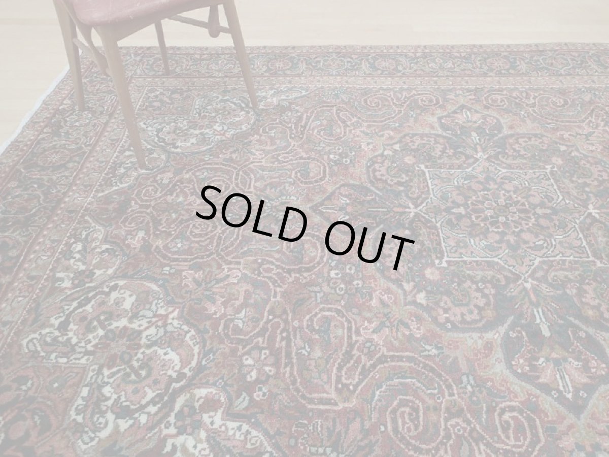 画像2: 良品 オールド ペルシャ 絨毯 ゲラバン リビング ダイニング 大判 3m 6畳 3人掛けソファ サイズ  300 x 210 cm z220 肉厚 ウール 天然 手織り トライバル ラグ 敷物 マット カーペット 茶 グレー メダリオン ヴィンテージ ビンテージ (2)