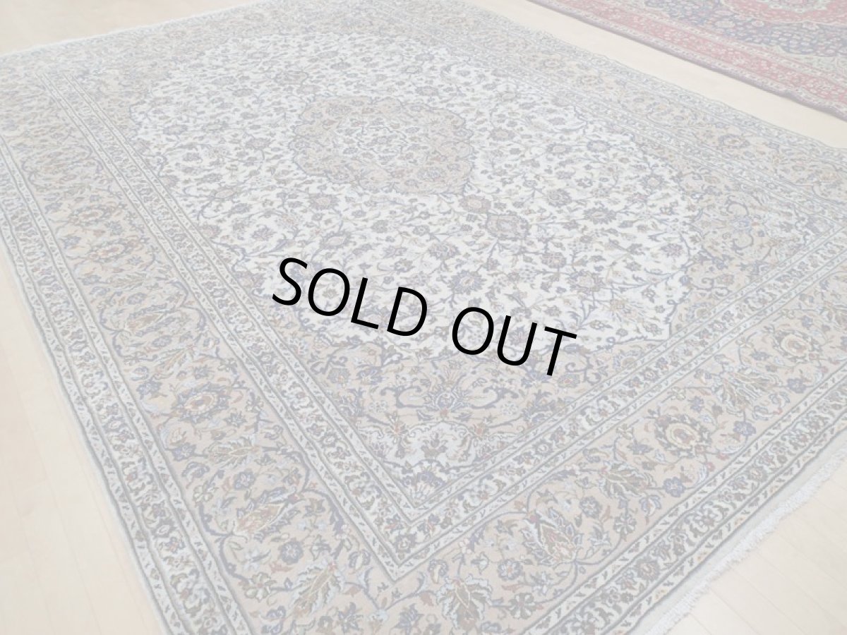 画像4: 良品 ペルシャ 絨毯 カシャーン リビング ダイニング 大判 4m 10畳 3人掛けソファ サイズ  407 x 304 cm z140 肉厚 ウール 手織り トライバル ラグ 天然 敷物 マット カーペット 生成り メダリオン ヴィンテージ ビンテージ (4)