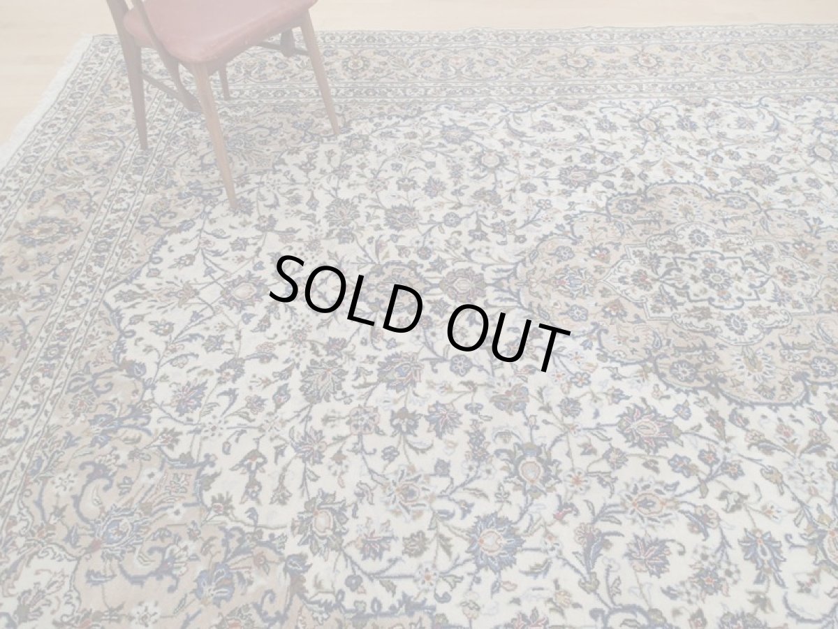 画像2: 良品 ペルシャ 絨毯 カシャーン リビング ダイニング 大判 4m 10畳 3人掛けソファ サイズ  407 x 304 cm z140 肉厚 ウール 手織り トライバル ラグ 天然 敷物 マット カーペット 生成り メダリオン ヴィンテージ ビンテージ (2)