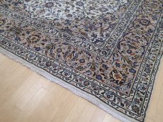画像9: 良品 ペルシャ 絨毯 カシャーン リビング ダイニング 大判 4m 10畳 3人掛けソファ サイズ  407 x 304 cm z140 肉厚 ウール 手織り トライバル ラグ 天然 敷物 マット カーペット 生成り メダリオン ヴィンテージ ビンテージ (9)