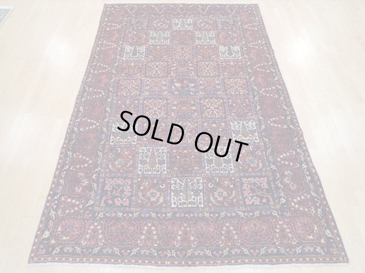 画像4: 良品 経年60年程度 ペルシャ 絨毯 バクティヤリ リビング ダイニング 大判 3m 6畳 3人掛けソファ サイズ 324 x 204 cm 174 天然 草木染 ウール 手織り トライバル ラグ 敷物 マット カーペット へシティ パネル ブロック 柄オールド アンティーク ヴィンテージ ビンテージ (4)