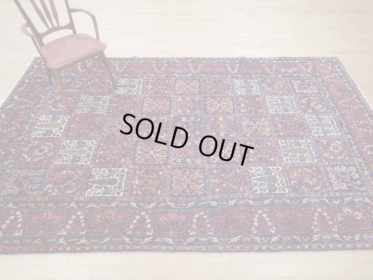 画像3: 良品 経年60年程度 ペルシャ 絨毯 バクティヤリ リビング ダイニング 大判 3m 6畳 3人掛けソファ サイズ 324 x 204 cm 174 天然 草木染 ウール 手織り トライバル ラグ 敷物 マット カーペット へシティ パネル ブロック 柄オールド アンティーク ヴィンテージ ビンテージ (3)