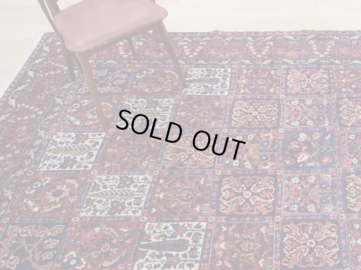 画像2: 良品 経年60年程度 ペルシャ 絨毯 バクティヤリ リビング ダイニング 大判 3m 6畳 3人掛けソファ サイズ 324 x 204 cm 174 天然 草木染 ウール 手織り トライバル ラグ 敷物 マット カーペット へシティ パネル ブロック 柄オールド アンティーク ヴィンテージ ビンテージ (2)