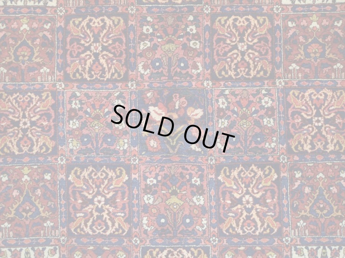 画像10: 良品 経年60年程度 ペルシャ 絨毯 バクティヤリ リビング ダイニング 大判 3m 6畳 3人掛けソファ サイズ 324 x 204 cm 174 天然 草木染 ウール 手織り トライバル ラグ 敷物 マット カーペット へシティ パネル ブロック 柄オールド アンティーク ヴィンテージ ビンテージ (10)