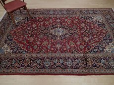 画像2: 良品 ペルシャ 絨毯 カシャーン リビング ダイニング 大判 3.2m 6畳 3人掛けソファ サイズ  322 x 202 cm z154 手織り トライバル ラグ 天然 ウール 敷物 マット カーペット 赤 オレンジ メダリオン ヴィンテージ ビンテージ (2)