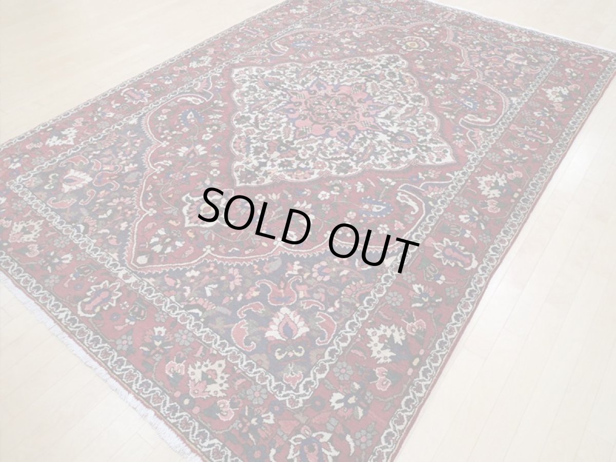 画像4: 良品 経年60年程度 ペルシャ 絨毯 バクティヤリ リビング ダイニング 大判 3m 6畳 3人掛けソファ サイズ 305 x 210 cm 154 天然 草木染 ウール 手織り トライバル ラグ 敷物 マット カーペット オールド アンティーク ヴィンテージ ビンテージ (4)