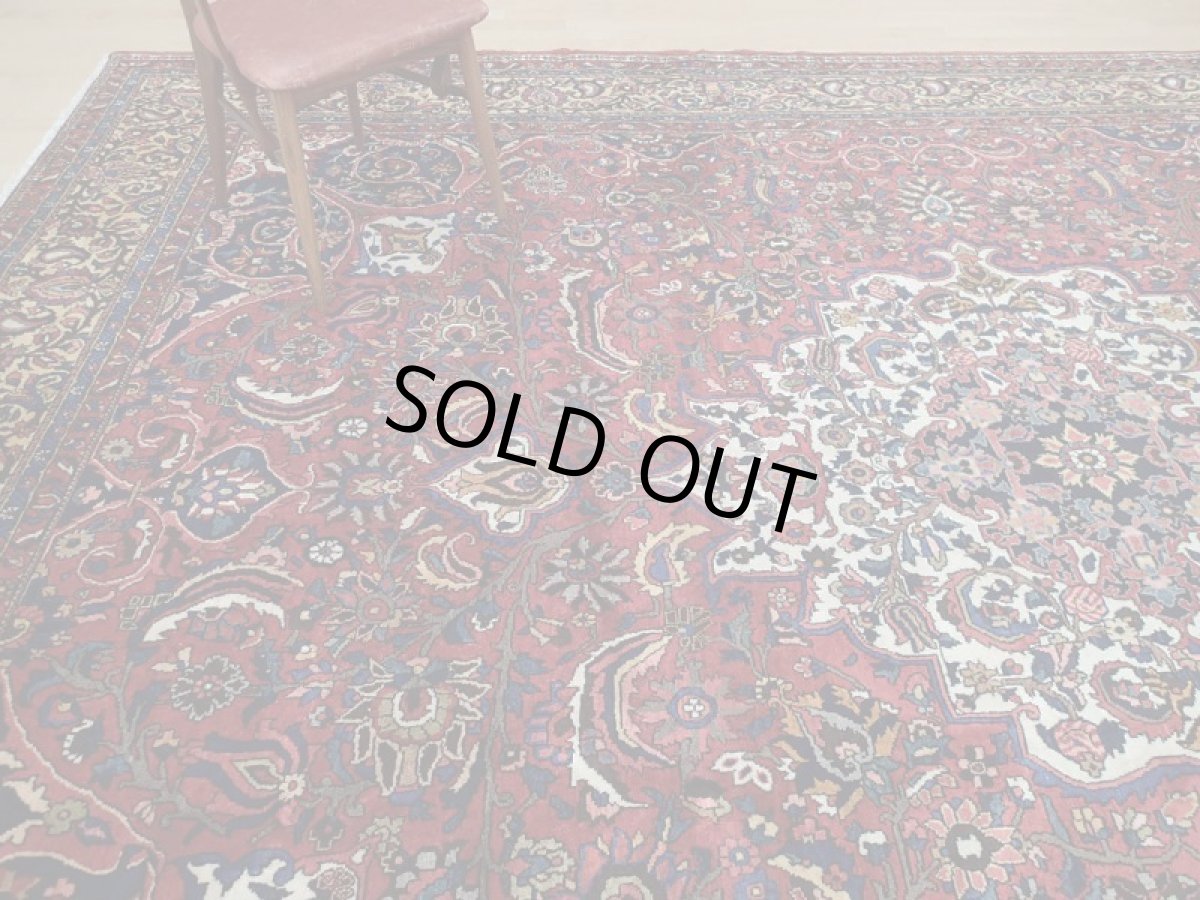 画像2: 新品同様 デッドストック 経年100年〜 ペルシャ 絨毯 バクティヤリ チャルショト リビング ダイニング 大判 10畳 3人掛けソファ サイズ 420 x 320 cm 169 天然 草木染 肉厚 ウール 手織り トライバル ラグ 敷物 マット カーペット アンティーク ヴィンテージ ビンテージ (2)