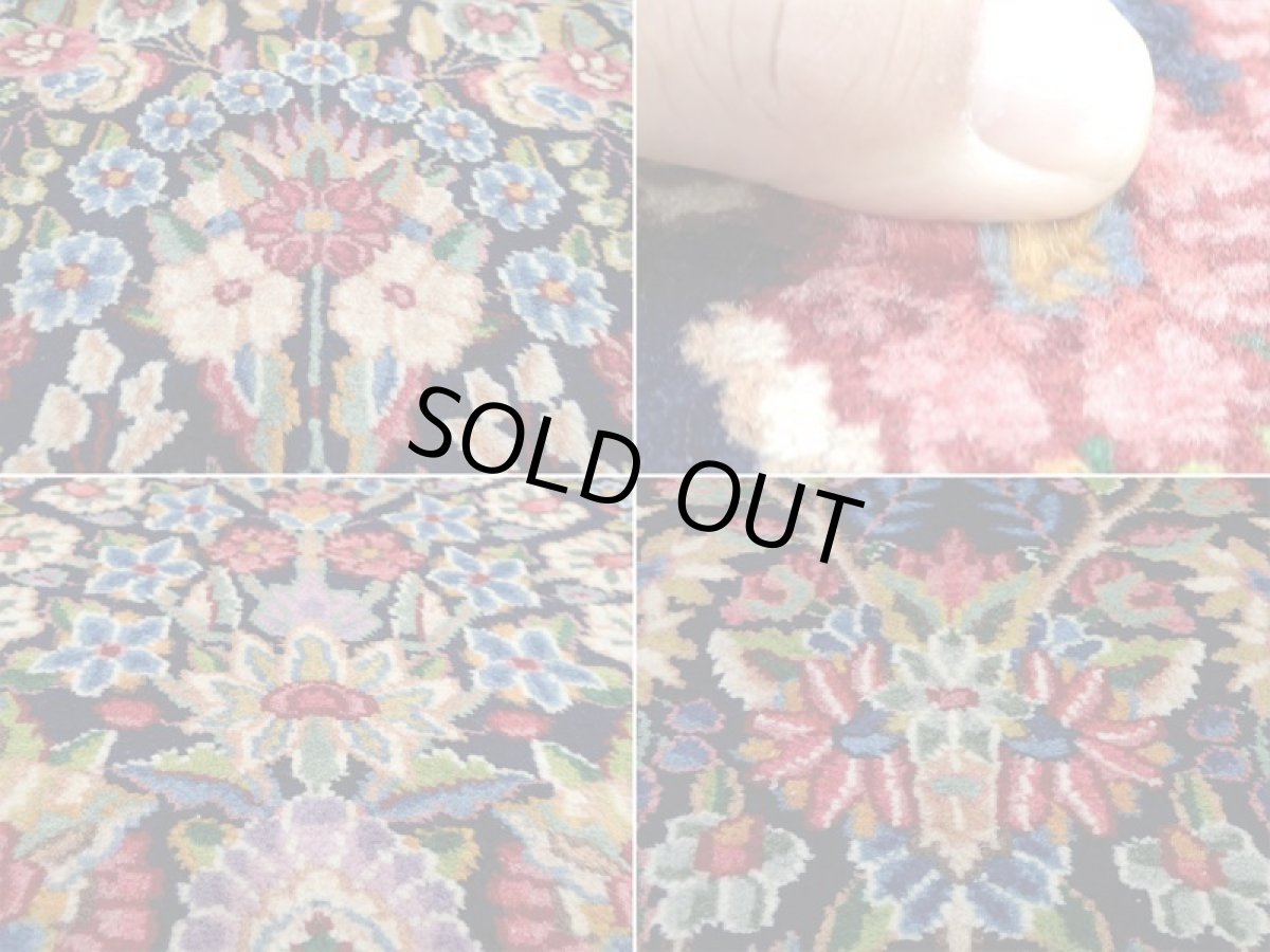 画像17: 極上美品 ペルシャ 絨毯 ケルマン 4m リビング ダイニング 13? 10帖 3人掛けソファ コーナーソファ 大判 サイズ 402 x 325 cm 200 天然 草木染 ウール 手織り トライバル ラグ ハンドメイド マット カーペット 紺 絨毯を埋め尽くす色鮮やかな花柄  ヴィンテージ ビンテージ (17)