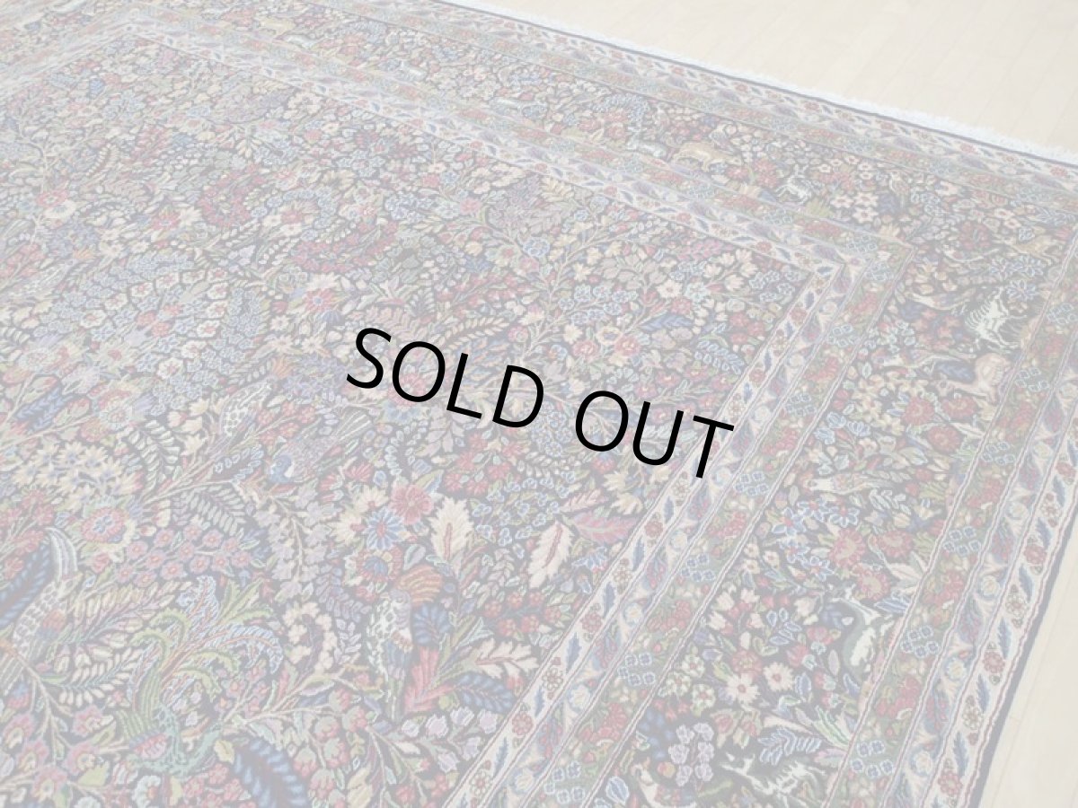 画像7: 極上美品 ペルシャ 絨毯 ケルマン 4m リビング ダイニング 13? 10帖 3人掛けソファ コーナーソファ 大判 サイズ 402 x 325 cm 200 天然 草木染 ウール 手織り トライバル ラグ ハンドメイド マット カーペット 紺 絨毯を埋め尽くす色鮮やかな花柄  ヴィンテージ ビンテージ (7)