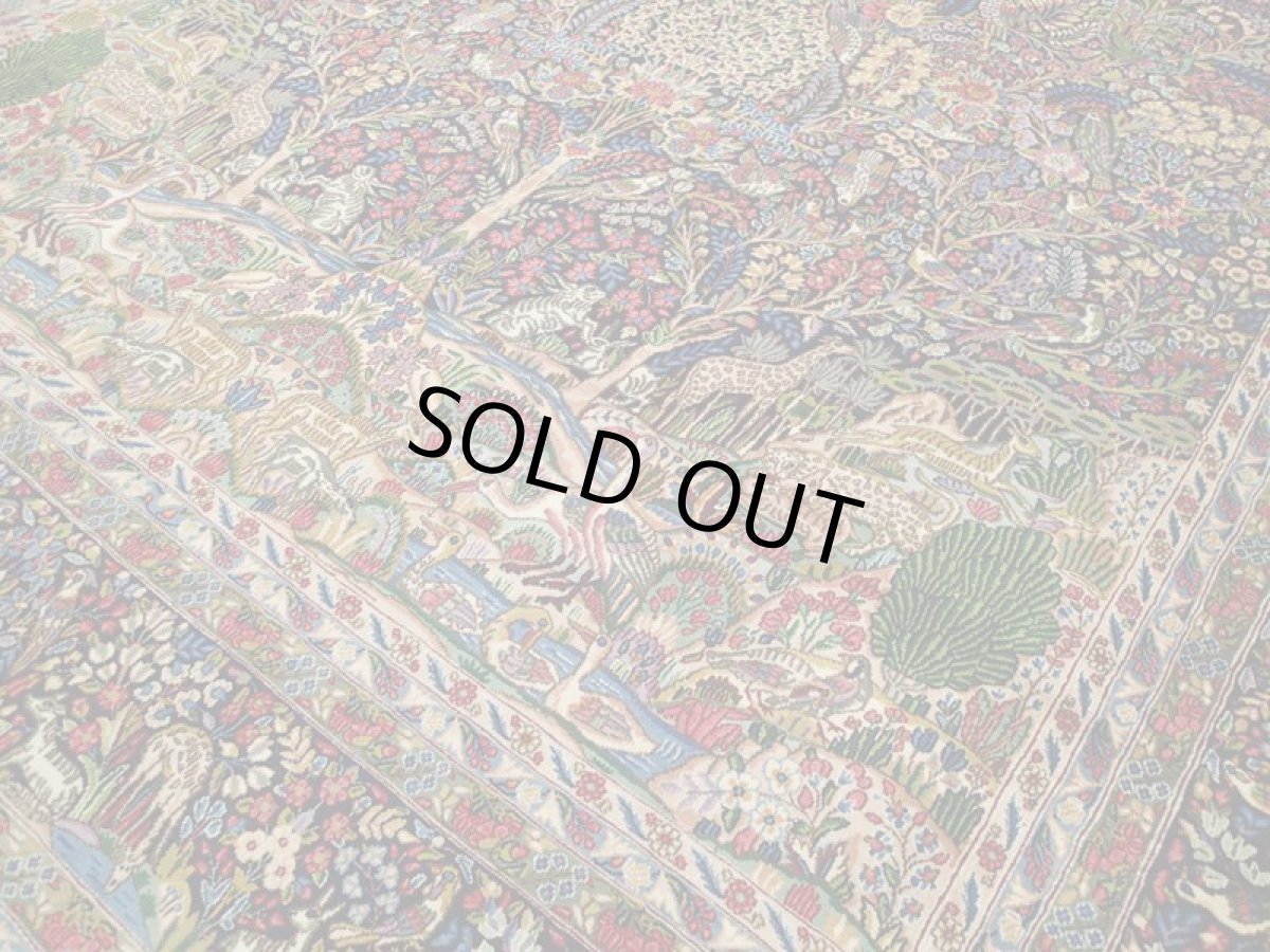 画像9: 極上美品 ペルシャ 絨毯 ケルマン 4m リビング ダイニング 13? 10帖 3人掛けソファ コーナーソファ 大判 サイズ 402 x 325 cm 200 天然 草木染 ウール 手織り トライバル ラグ ハンドメイド マット カーペット 紺 絨毯を埋め尽くす色鮮やかな花柄  ヴィンテージ ビンテージ (9)