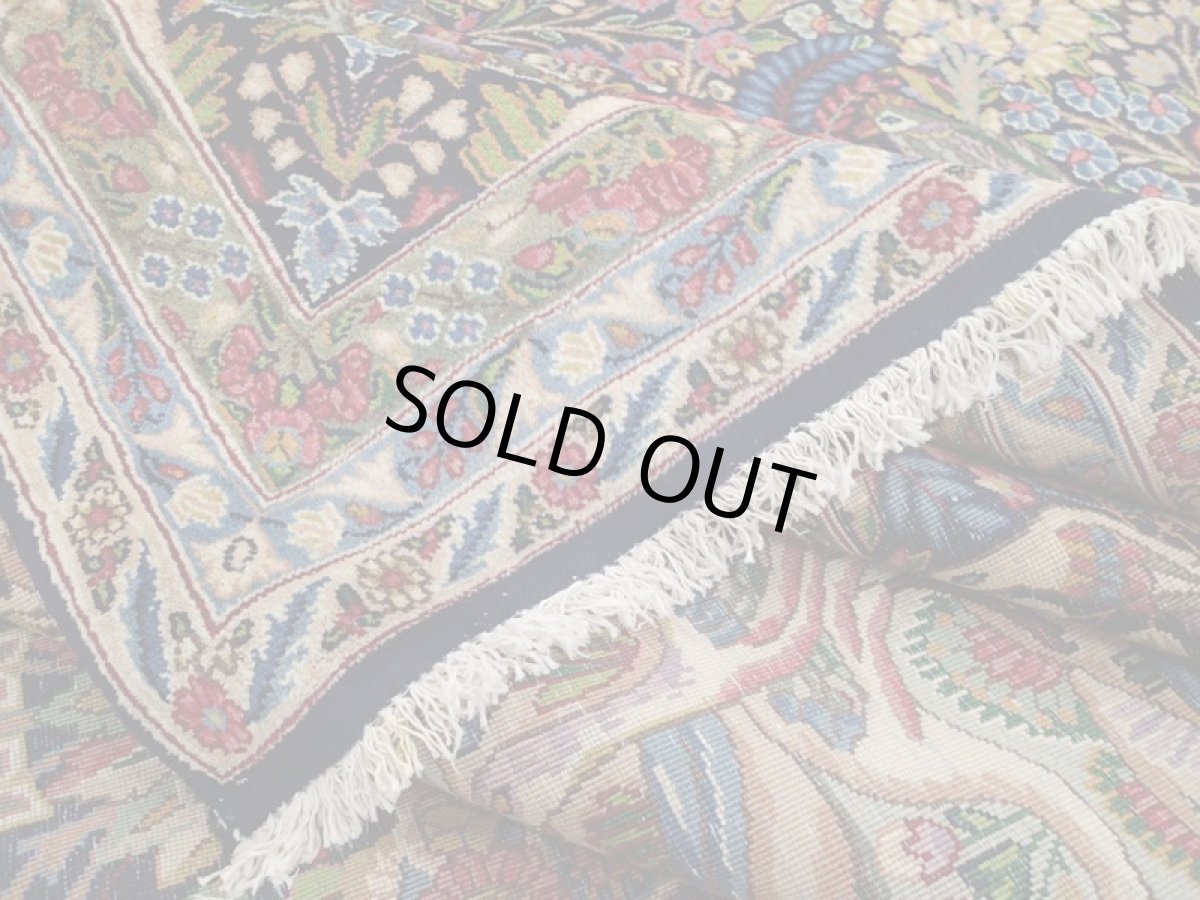 画像12: 極上美品 ペルシャ 絨毯 ケルマン 4m リビング ダイニング 13? 10帖 3人掛けソファ コーナーソファ 大判 サイズ 402 x 325 cm 200 天然 草木染 ウール 手織り トライバル ラグ ハンドメイド マット カーペット 紺 絨毯を埋め尽くす色鮮やかな花柄  ヴィンテージ ビンテージ (12)