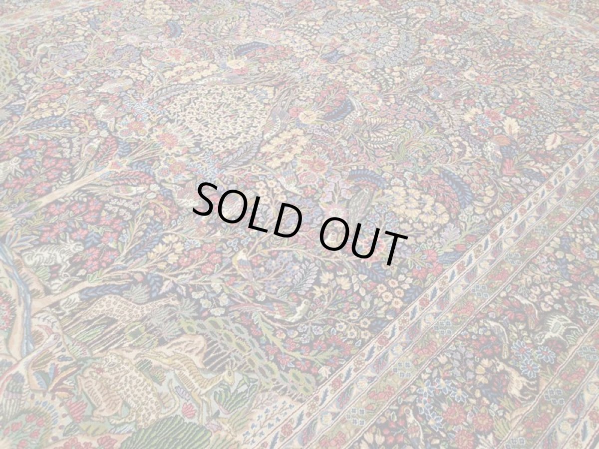 画像8: 極上美品 ペルシャ 絨毯 ケルマン 4m リビング ダイニング 13? 10帖 3人掛けソファ コーナーソファ 大判 サイズ 402 x 325 cm 200 天然 草木染 ウール 手織り トライバル ラグ ハンドメイド マット カーペット 紺 絨毯を埋め尽くす色鮮やかな花柄  ヴィンテージ ビンテージ (8)