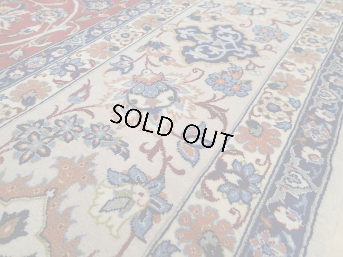 画像14: 美品 ペルシャ 絨毯 イスファハン セイラフィアン工房 経年50年程度 リビング ダイニング 3.5? 3帖 2〜3人掛けソファ サイズ 230 x 155 cm 210 天然 草木染 コルク ウール シルク房 手織り トライバル ラグ ハンドメイド マット カーペット エンジ ヴィンテージ ビンテージ (14)