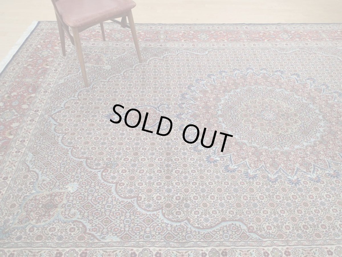 画像2: 極上美品 ペルシャ 絨毯 ムード リビング ダイニング サイズ 縦3.5m 8.5? 6畳 3人掛けソファ サイズ 356 x 240 cm 215 ウール シルク 天然 手織り トライバル ラグ 敷物 マット カーペット 紺 クリーム マヒ ヘラティ 柄 (2)