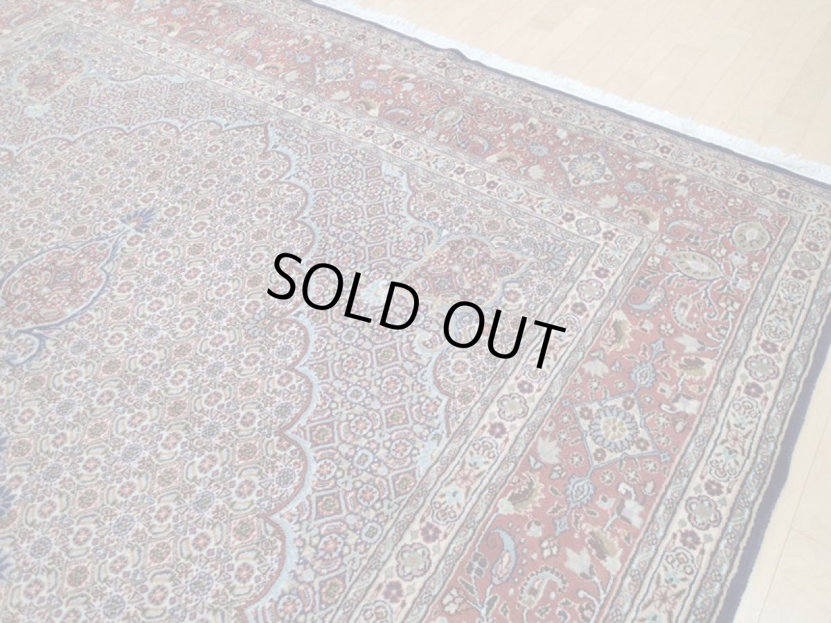 画像8: 極上美品 ペルシャ 絨毯 ムード リビング ダイニング サイズ 縦3.5m 8.5? 6畳 3人掛けソファ サイズ 356 x 240 cm 215 ウール シルク 天然 手織り トライバル ラグ 敷物 マット カーペット 紺 クリーム マヒ ヘラティ 柄 (8)