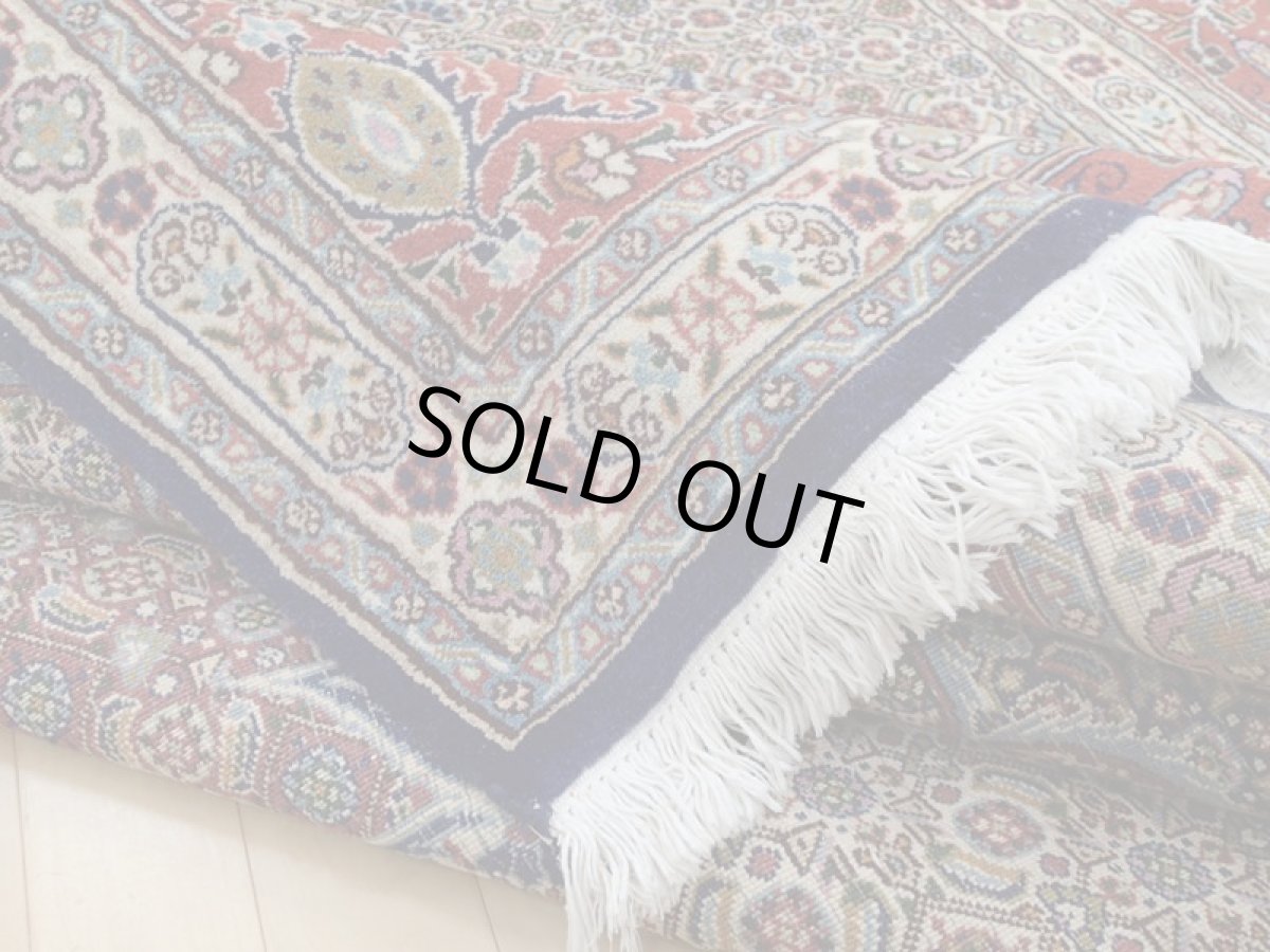 画像14: 極上美品 ペルシャ 絨毯 ムード リビング ダイニング サイズ 縦3.5m 8.5? 6畳 3人掛けソファ サイズ 356 x 240 cm 215 ウール シルク 天然 手織り トライバル ラグ 敷物 マット カーペット 紺 クリーム マヒ ヘラティ 柄 (14)