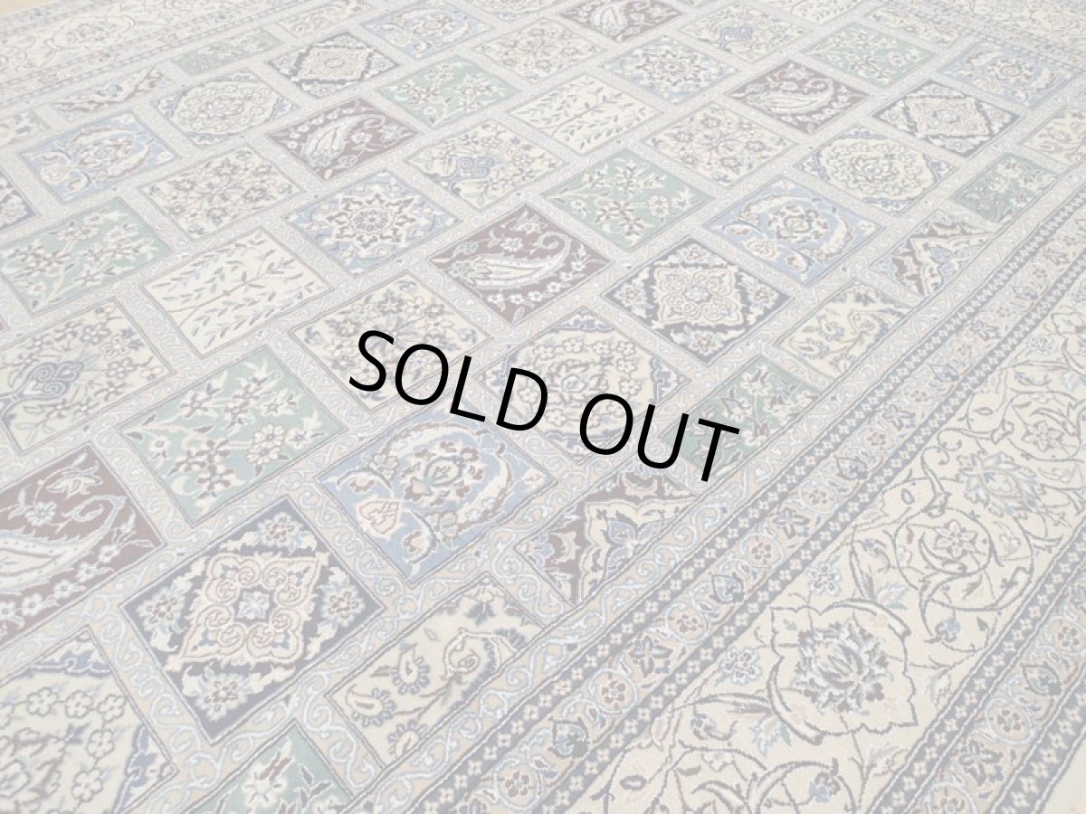 画像9: 新品 ペルシャ 絨毯 ナイン 9la リビング ダイニング サイズ 縦3.3m 8? 6畳 3人掛け コーナーソファ サイズ 325 x 248 cm 167 天然 ウール 手織り トライバル ラグ 敷物 マット カーペット クリーム パネル ブロック へシティ 柄 (9)