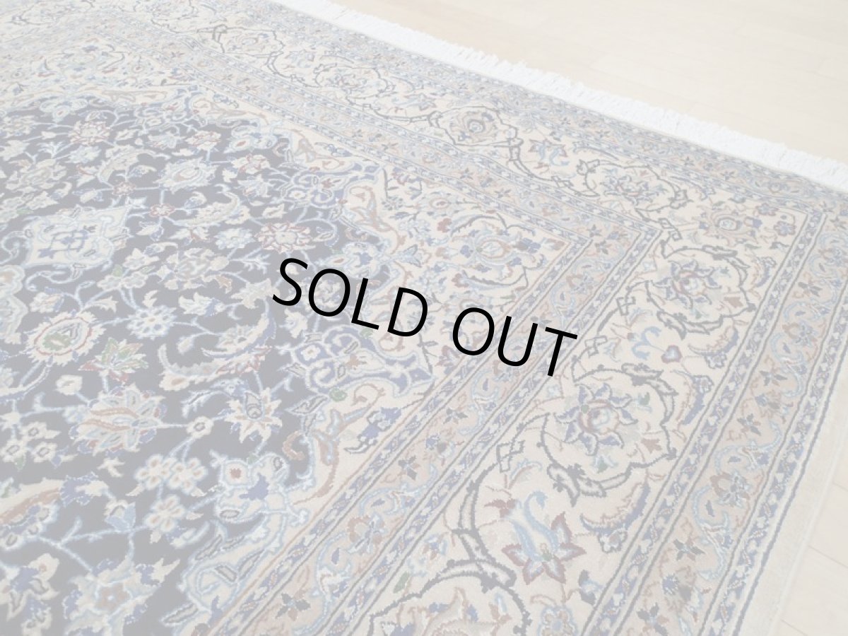 画像7: 良品 ペルシャ 絨毯 経年40年程度 ナイン産 8la ハシュラ リビング ダイニング 縦2.5m 4? 3畳 3人掛けソファ サイズ  245 x 167 cm 207 天然 コルクウール シルク 手織り トライバル ラグ 敷物 マット カーペット ヴィンテージ ビンテージ b-207-245167s028-6601 (7)