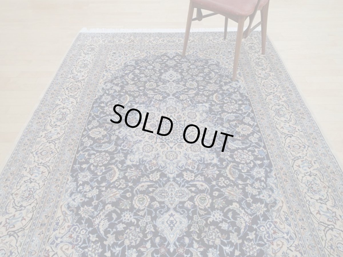 画像4: 良品 ペルシャ 絨毯 経年40年程度 ナイン産 8la ハシュラ リビング ダイニング 縦2.5m 4? 3畳 3人掛けソファ サイズ  245 x 167 cm 207 天然 コルクウール シルク 手織り トライバル ラグ 敷物 マット カーペット ヴィンテージ ビンテージ b-207-245167s028-6601 (4)