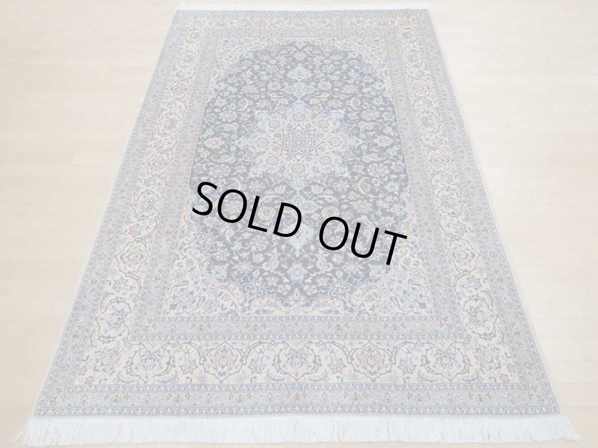 画像2: 良品 ペルシャ 絨毯 経年40年程度 ナイン産 8la ハシュラ リビング ダイニング 縦2.5m 4? 3畳 3人掛けソファ サイズ  245 x 167 cm 207 天然 コルクウール シルク 手織り トライバル ラグ 敷物 マット カーペット ヴィンテージ ビンテージ b-207-245167s028-6601 (2)