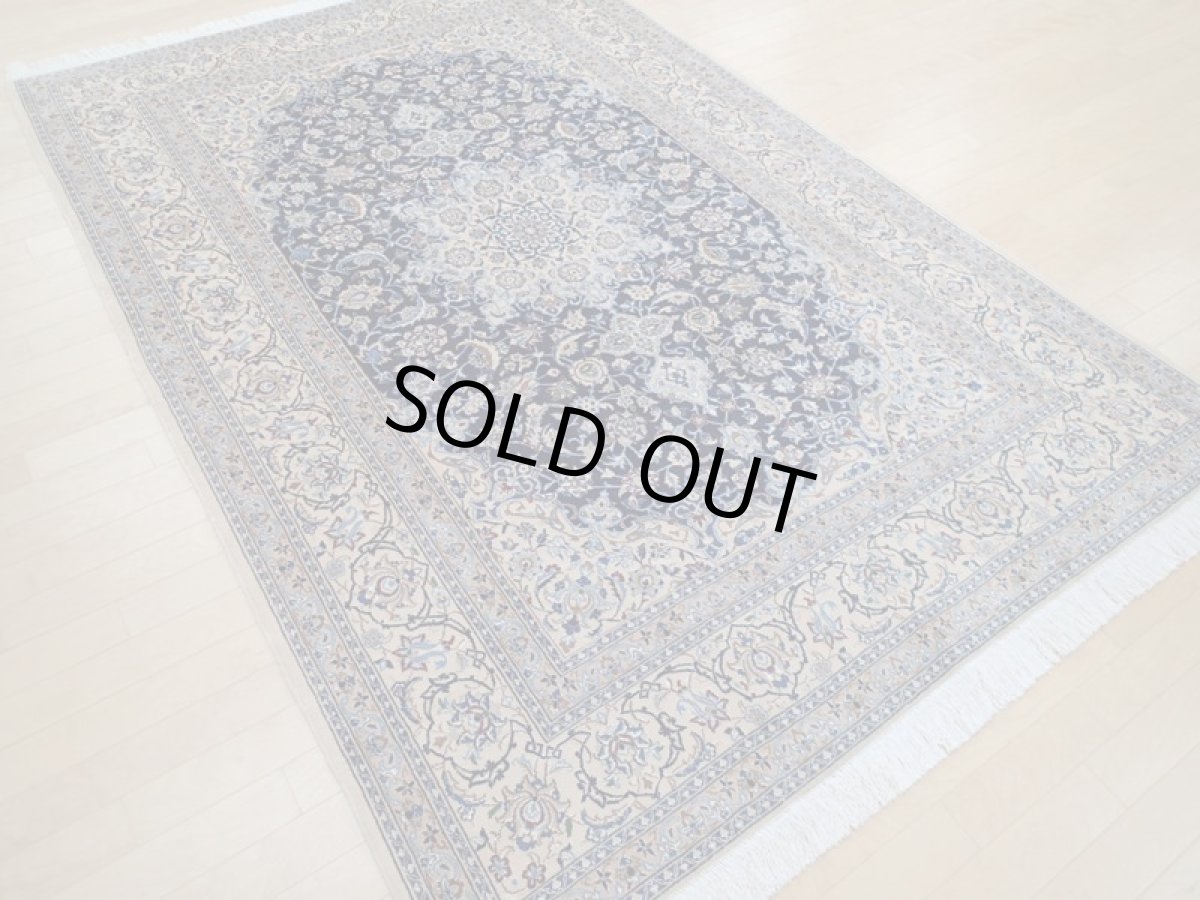 画像3: 良品 ペルシャ 絨毯 経年40年程度 ナイン産 8la ハシュラ リビング ダイニング 縦2.5m 4? 3畳 3人掛けソファ サイズ  245 x 167 cm 207 天然 コルクウール シルク 手織り トライバル ラグ 敷物 マット カーペット ヴィンテージ ビンテージ b-207-245167s028-6601 (3)