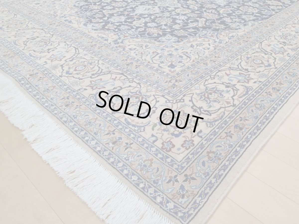 画像11: 良品 ペルシャ 絨毯 経年40年程度 ナイン産 8la ハシュラ リビング ダイニング 縦2.5m 4? 3畳 3人掛けソファ サイズ  245 x 167 cm 207 天然 コルクウール シルク 手織り トライバル ラグ 敷物 マット カーペット ヴィンテージ ビンテージ b-207-245167s028-6601 (11)