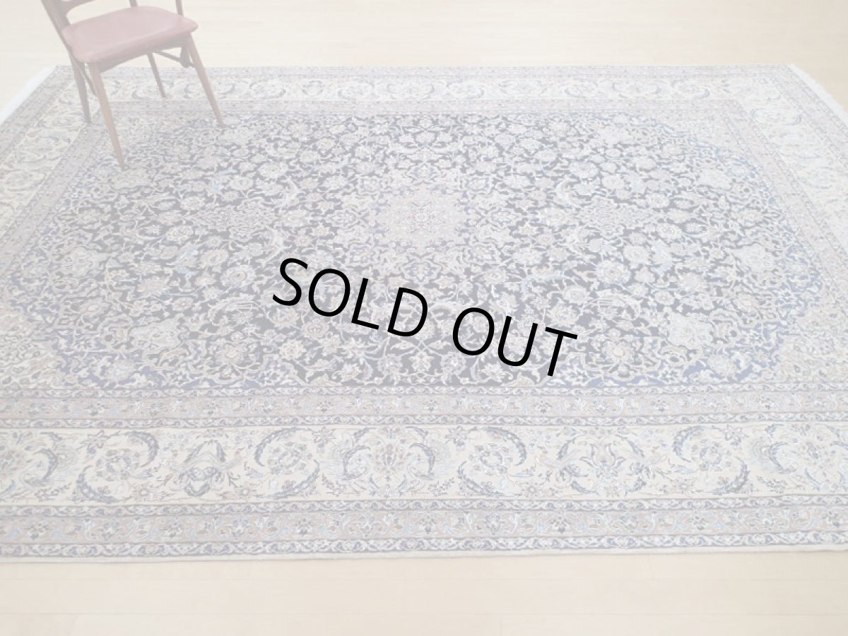 画像3: 美品 ペルシャ 絨 ナイン産 9la ノーラー リビング ダイニング 縦3.8m 9.7? 10畳 3人掛けソファ サイズ  375 x 258 cm 213 天然 コルク ウール シルク 手織り トライバル ラグ 敷物 マット カーペット ヴィンテージ ビンテージ (3)