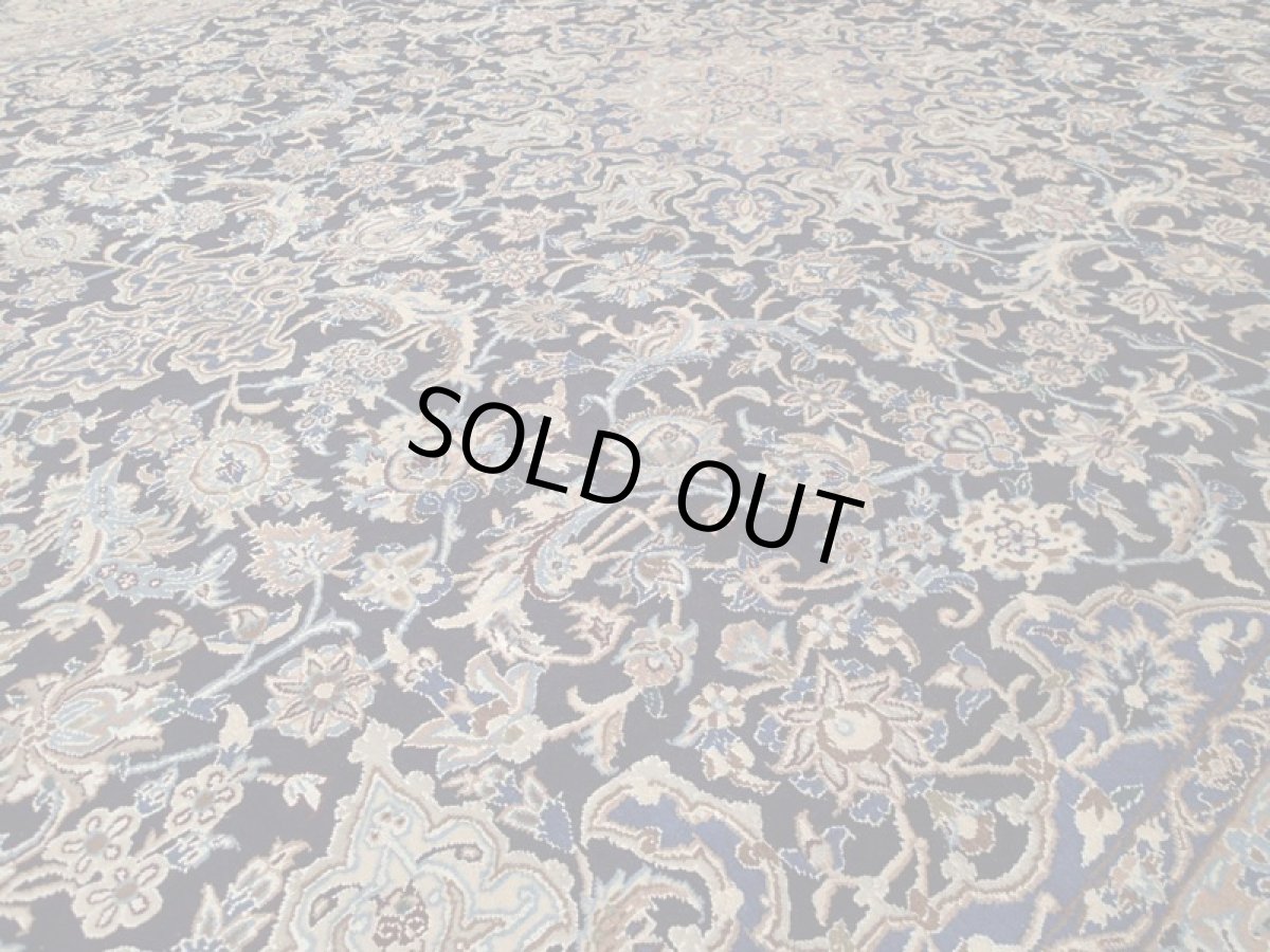 画像11: 美品 ペルシャ 絨 ナイン産 9la ノーラー リビング ダイニング 縦3.8m 9.7? 10畳 3人掛けソファ サイズ  375 x 258 cm 213 天然 コルク ウール シルク 手織り トライバル ラグ 敷物 マット カーペット ヴィンテージ ビンテージ (11)