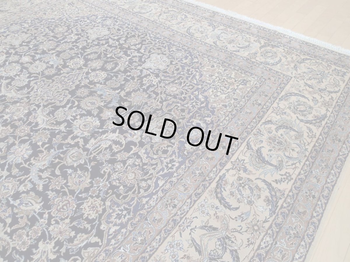 画像8: 美品 ペルシャ 絨 ナイン産 9la ノーラー リビング ダイニング 縦3.8m 9.7? 10畳 3人掛けソファ サイズ  375 x 258 cm 213 天然 コルク ウール シルク 手織り トライバル ラグ 敷物 マット カーペット ヴィンテージ ビンテージ (8)