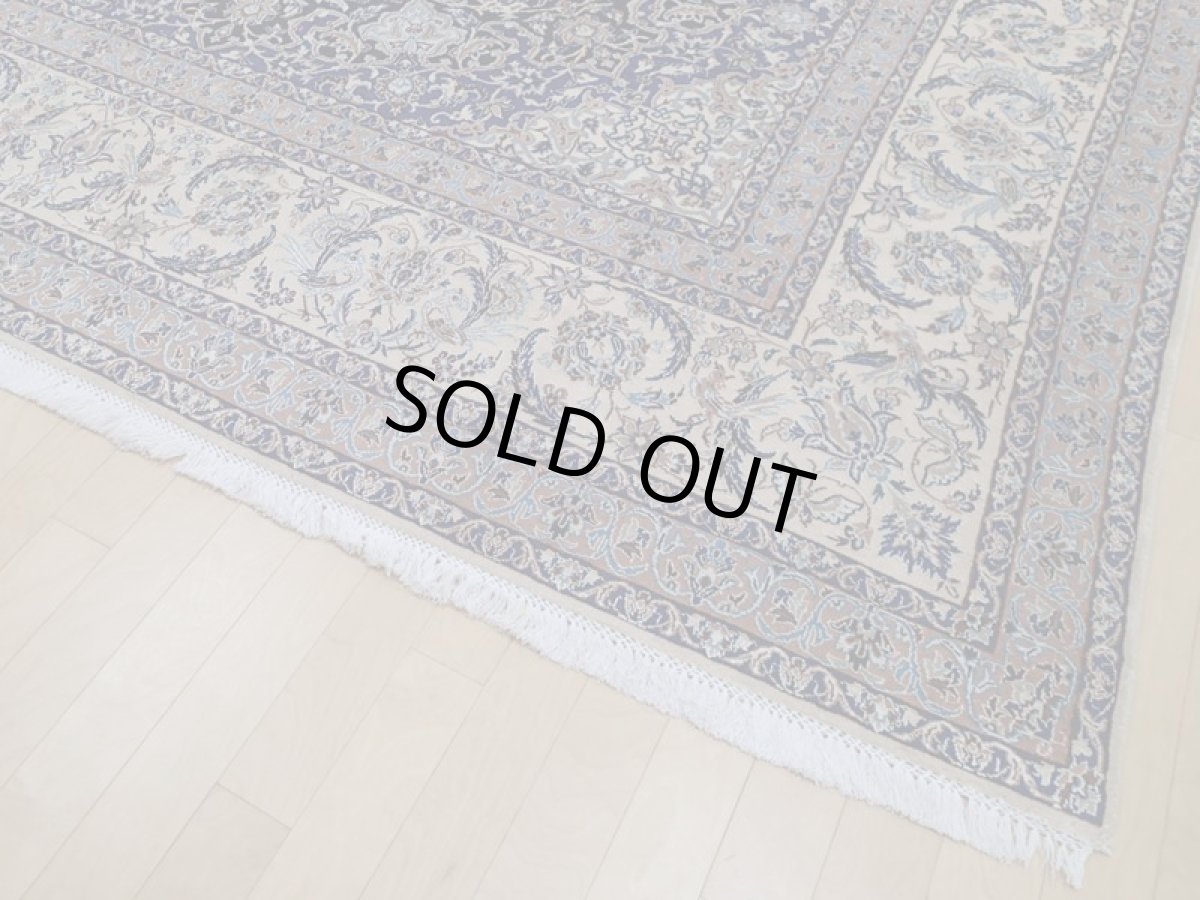 画像10: 美品 ペルシャ 絨 ナイン産 9la ノーラー リビング ダイニング 縦3.8m 9.7? 10畳 3人掛けソファ サイズ  375 x 258 cm 213 天然 コルク ウール シルク 手織り トライバル ラグ 敷物 マット カーペット ヴィンテージ ビンテージ (10)