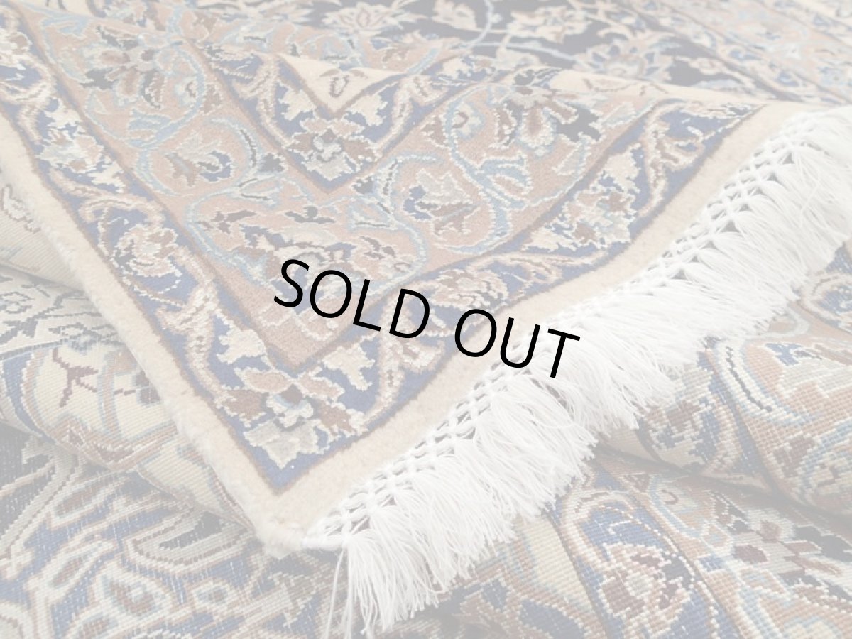 画像16: 美品 ペルシャ 絨 ナイン産 9la ノーラー リビング ダイニング 縦3.8m 9.7? 10畳 3人掛けソファ サイズ  375 x 258 cm 213 天然 コルク ウール シルク 手織り トライバル ラグ 敷物 マット カーペット ヴィンテージ ビンテージ (16)