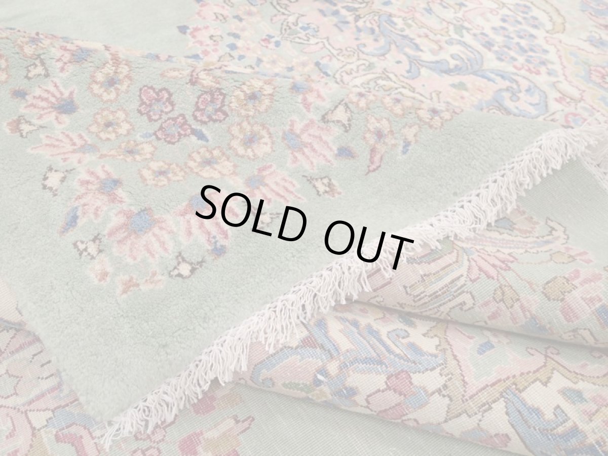 画像14: 美品 ペルシャ 絨毯 ケルマン産 工房名入 縦4m 横2.7m リビング ダイニング 10㎡ 10帖 3人掛けソファ コーナーソファ 大判 サイズ 398 x 268 cm No.202 天然 肉厚 ウール 手織り トライバル ラグ ハンドメイド マット カーペット エメラルドグリーン ヴィンテージ ビンテージ a-202-398268s0501-0051 (14)