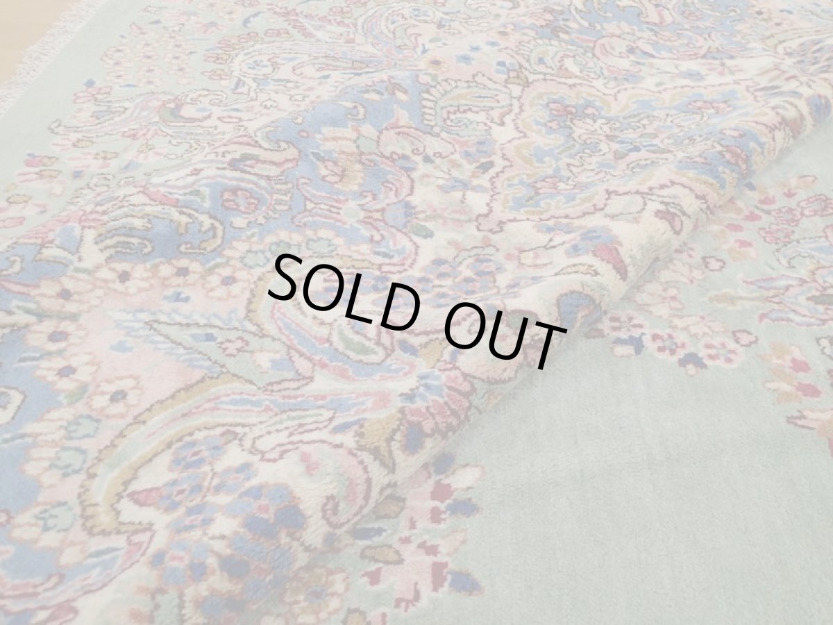 画像13: 美品 ペルシャ 絨毯 ケルマン産 工房名入 縦4m 横2.7m リビング ダイニング 10㎡ 10帖 3人掛けソファ コーナーソファ 大判 サイズ 398 x 268 cm No.202 天然 肉厚 ウール 手織り トライバル ラグ ハンドメイド マット カーペット エメラルドグリーン ヴィンテージ ビンテージ a-202-398268s0501-0051 (13)