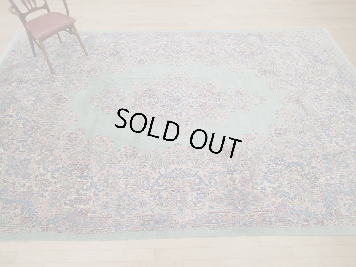 画像3: 美品 ペルシャ 絨毯 ケルマン産 工房名入 縦4m 横2.7m リビング ダイニング 10㎡ 10帖 3人掛けソファ コーナーソファ 大判 サイズ 398 x 268 cm No.202 天然 肉厚 ウール 手織り トライバル ラグ ハンドメイド マット カーペット エメラルドグリーン ヴィンテージ ビンテージ a-202-398268s0501-0051 (3)