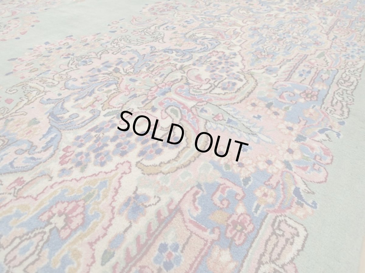 画像12: 美品 ペルシャ 絨毯 ケルマン産 工房名入 縦4m 横2.7m リビング ダイニング 10㎡ 10帖 3人掛けソファ コーナーソファ 大判 サイズ 398 x 268 cm No.202 天然 肉厚 ウール 手織り トライバル ラグ ハンドメイド マット カーペット エメラルドグリーン ヴィンテージ ビンテージ a-202-398268s0501-0051 (12)