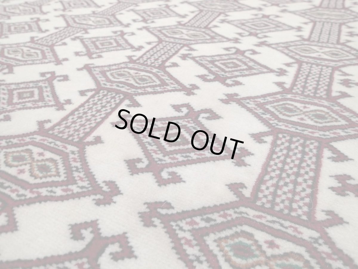 画像12: 新品 ペルシャ 絨毯 トルクメン 縦2m 2.5? 3帖 センター ラグ ベッドサイド 2人掛けソファ サイズ 192 x 129 cm 526 天然 ウール シルク房 手織り ハンドメイド トライバル ラグ マット カーペット 生成り クリーム 赤 茶 幾何学模様 民族柄 (12)