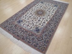 画像7: 極上美品 ペルシャ 絨毯 イスファハン 工房名入 縦2.4m 3.4? 3帖 リビング ダイニング 2〜3人掛けソファ サイズ 232 x 146 cm No.209 天然 草木染 コルク ウール シルク 織 シルク房 手織り トライバル ラグ ハンドメイド マット カーペット クリーム ヴィンテージ ビンテージ (7)